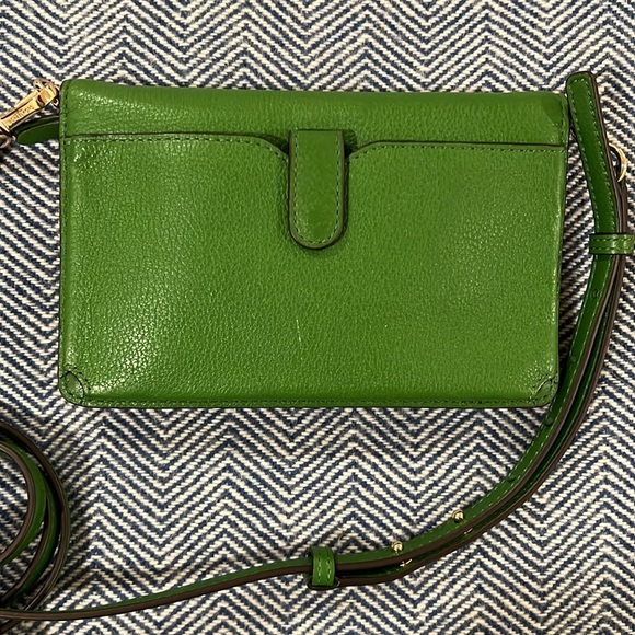 Michael Kors Wallet/Phone across Crossbody - Picture 8 of 8